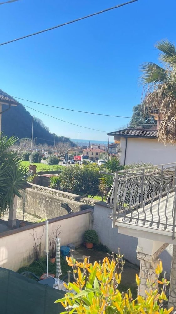 House, 2 Bedrooms, Balcony, Mountain View