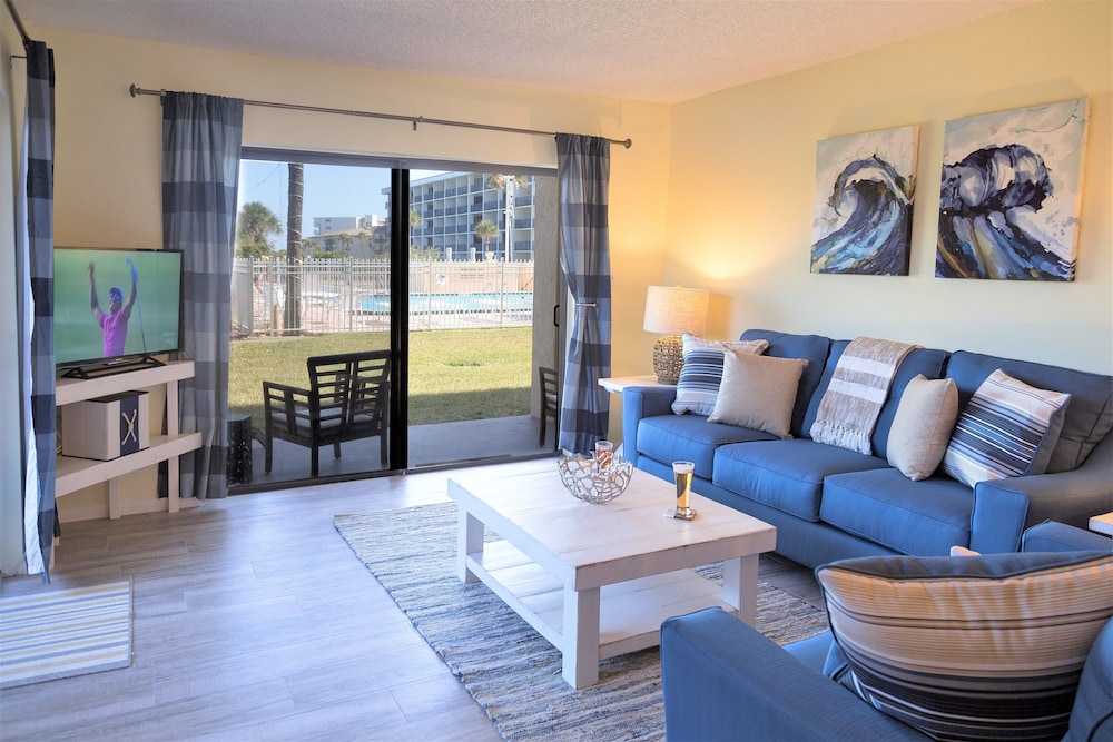 Condo, 3 Bedrooms, Oceanfront photo 3