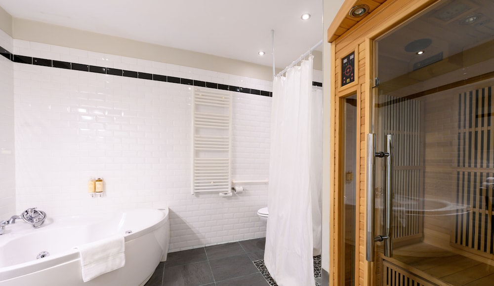 Deluxe Suite photo 2