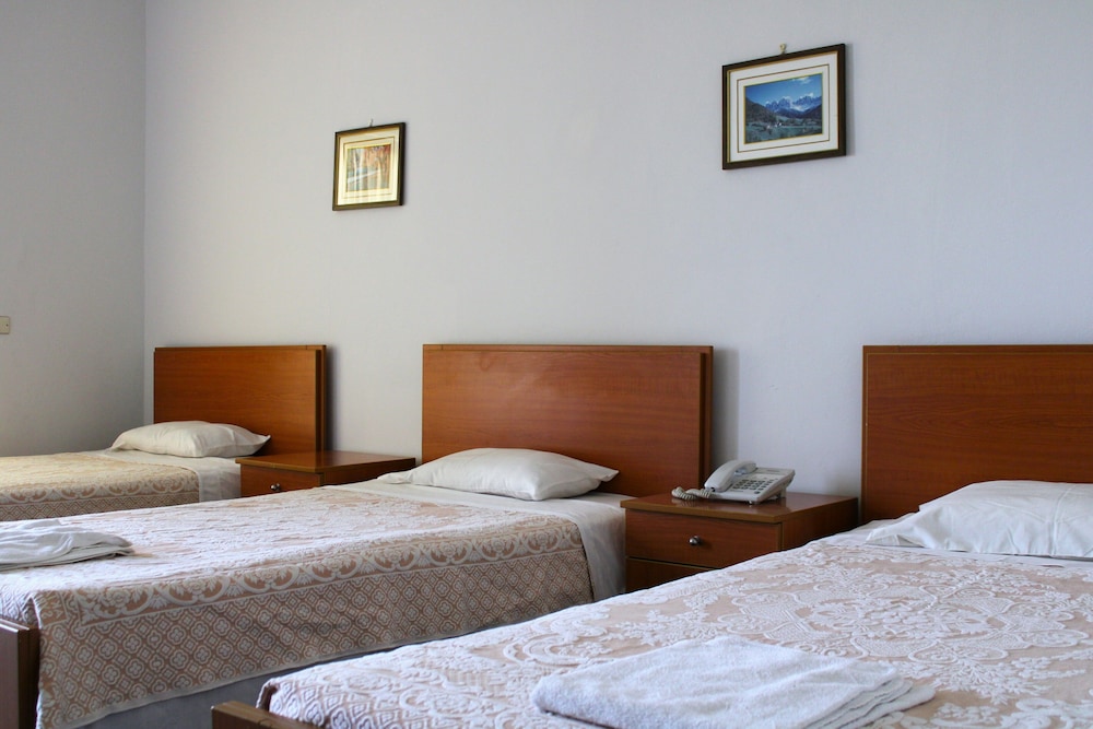 Triple Room, Valley View photo 1