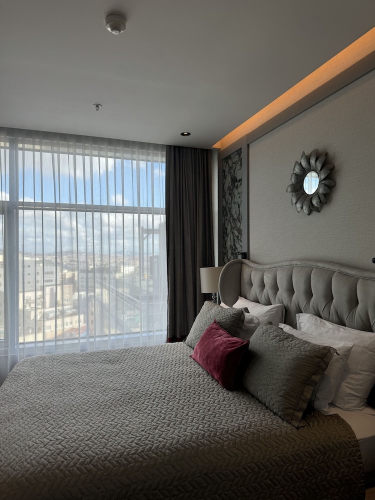 Senior Suite, City View photo 2