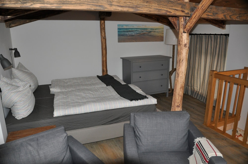 Townhome, 1 King Bed, Non Smoking, Courtyard View