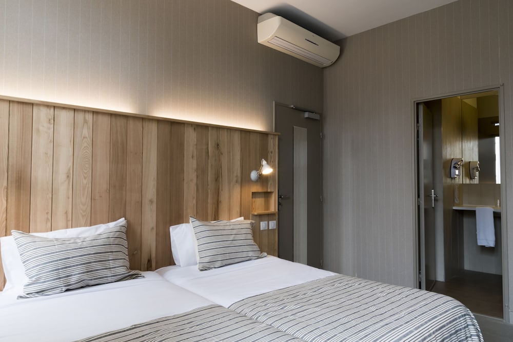 Double or Twin Room - Photo 13