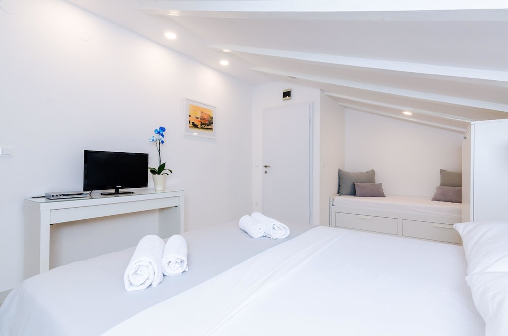 Luxury Triple Room photo 1