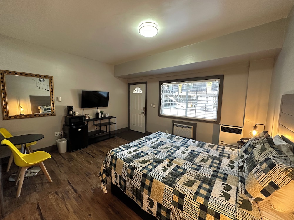 Standard Single Room, 1 Queen Bed
