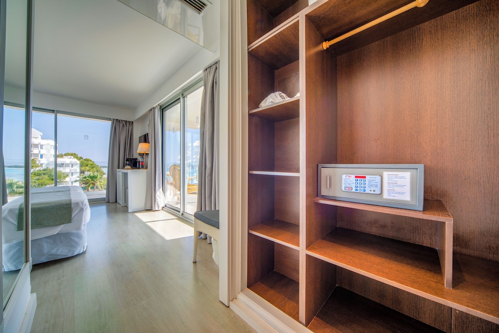 Double Room, Balcony, Sea View (2 Adultos + 1 Child)