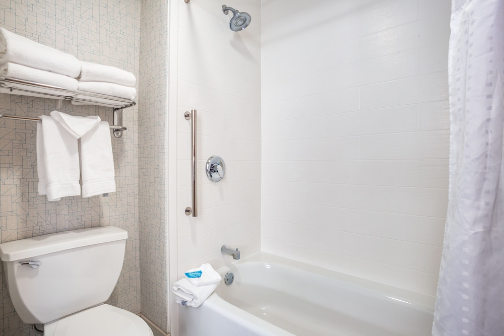 Suite, 2 Bedrooms - Photo 6