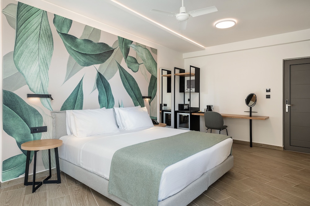 Superior Double Room With Pool View - Photo 10