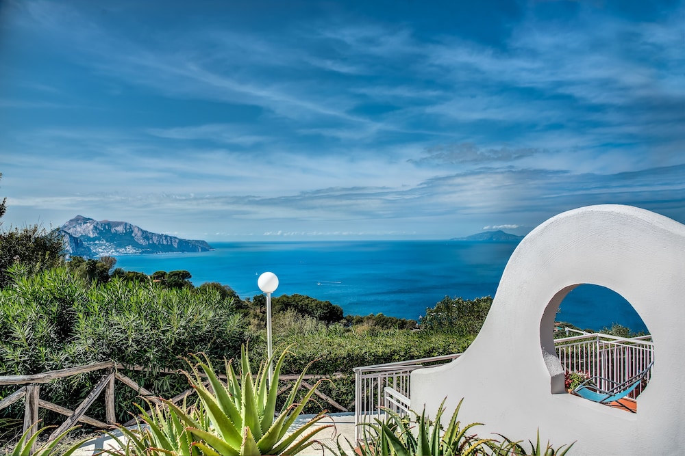 Deluxe Studio, 1 Queen Bed, Balcony, Sea View - Photo 5