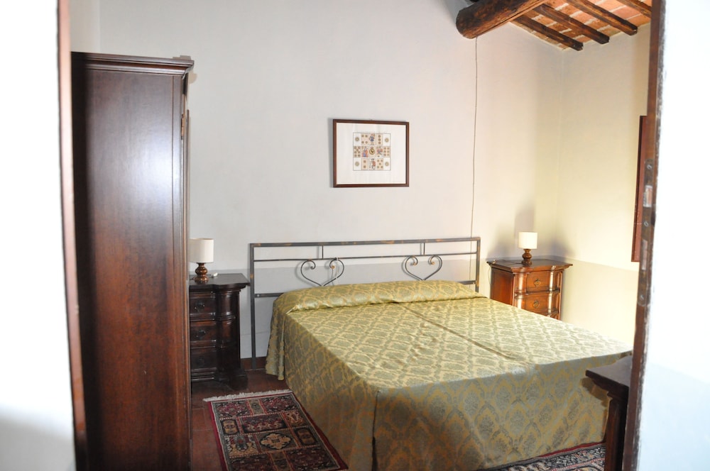 Basic Apartment, 1 Queen Bed with Sofa bed, Kitchenette, Park View photo 2