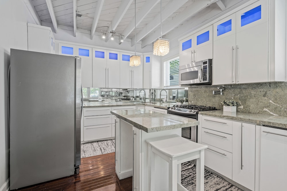 Family Room - Photo 20