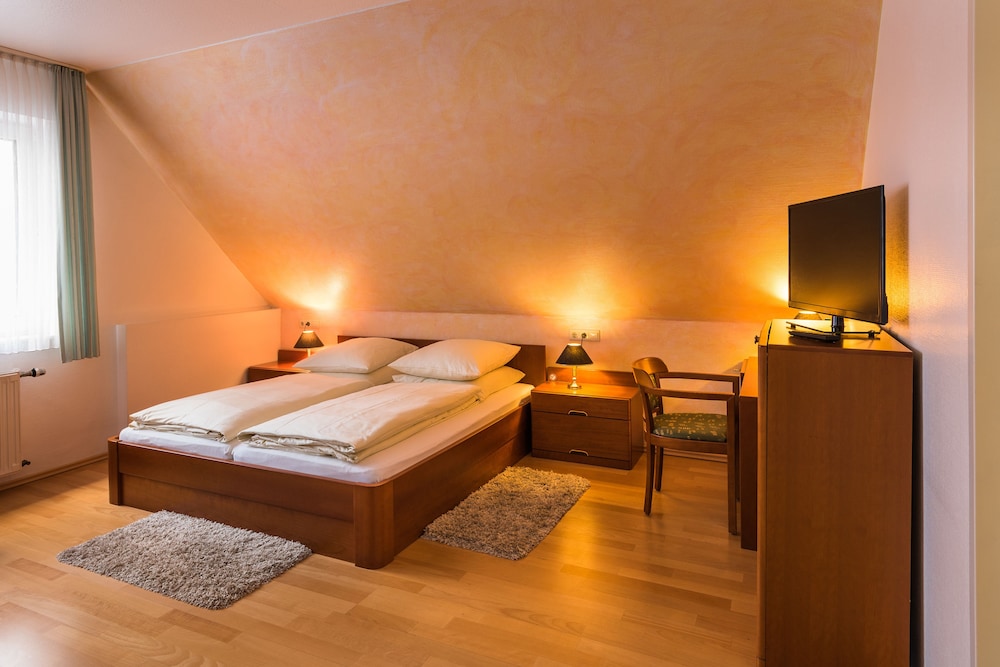 Economy Room photo 3