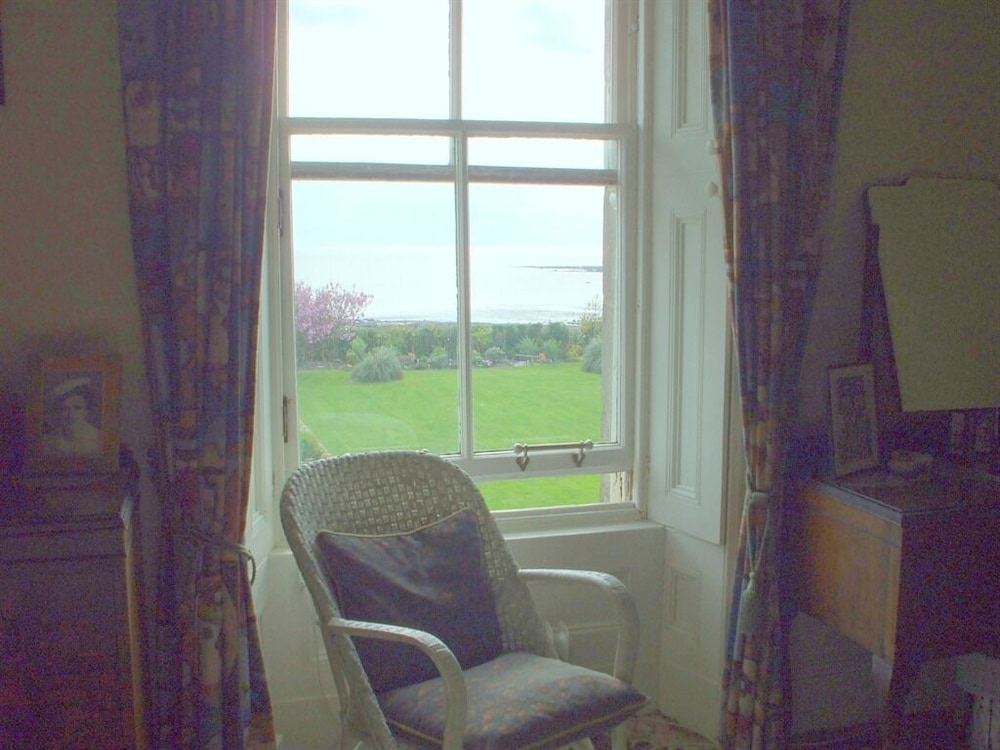 Double Room, Shared Bathroom, Sea View (Drummond room) photo 2