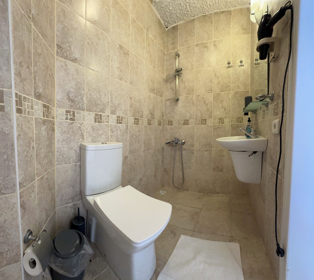 Basic Twin Room photo 2