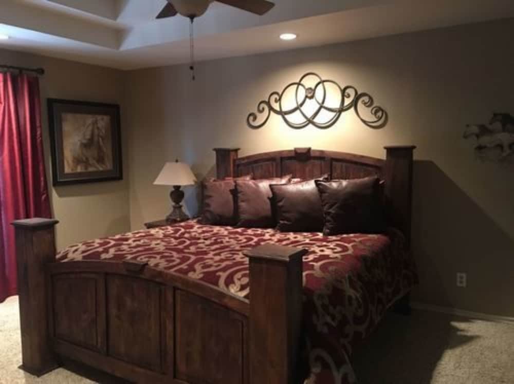 Luxury Double Room, Ensuite (The Mustang) photo 1