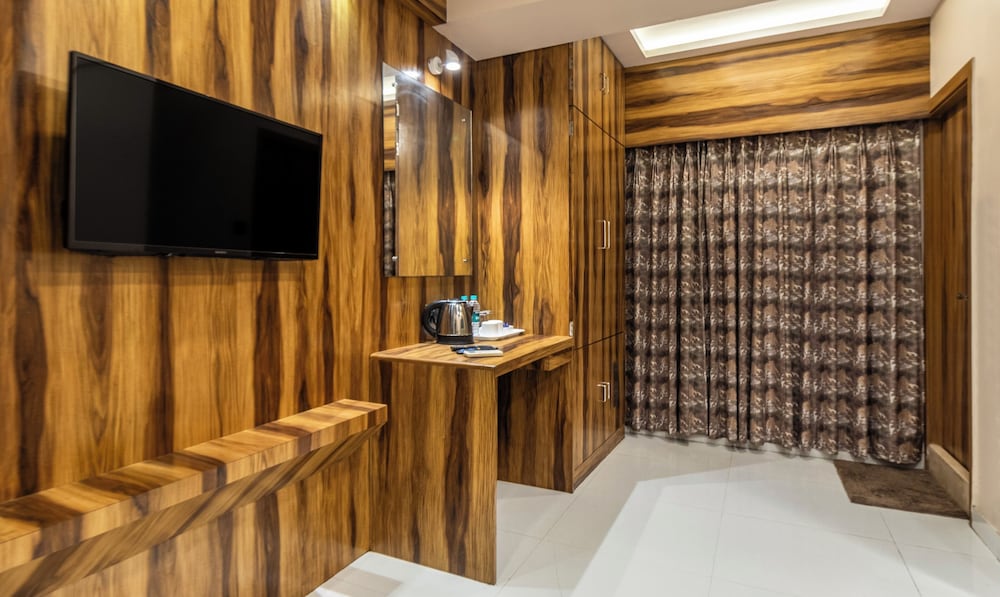 Deluxe Double Room, 1 King Bed, City View