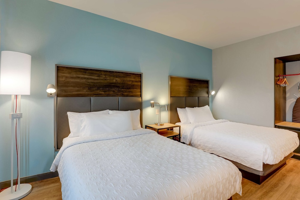 Room, 2 Queen Beds - Photo 5