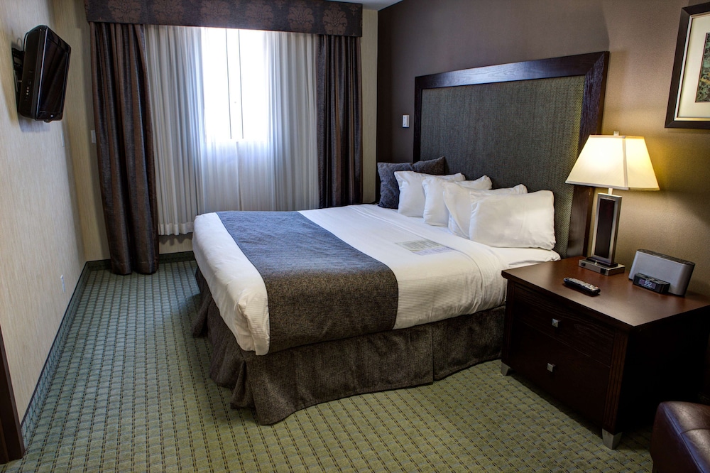 Premium Suite, 1 King Bed (Coast Premium King Junior Suite) photo 1