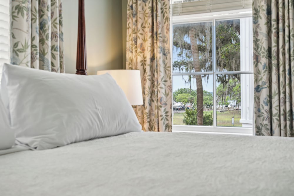 Luxury Suite, 1 King Bed with Sofa bed, Fireplace, Bay View (Not Pet Friendly) photo 2