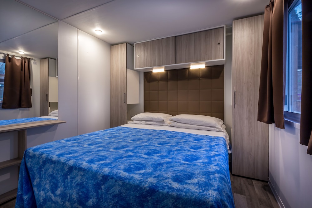 Mobile Home, 2 Bedrooms photo 1