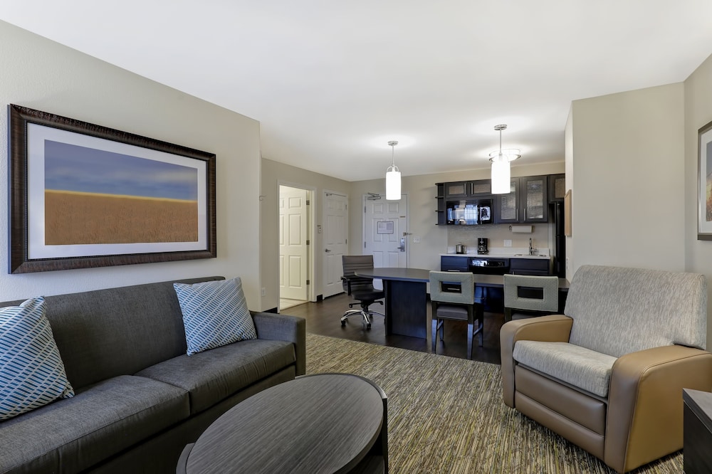 Suite, 1 Bedroom - Photo 1