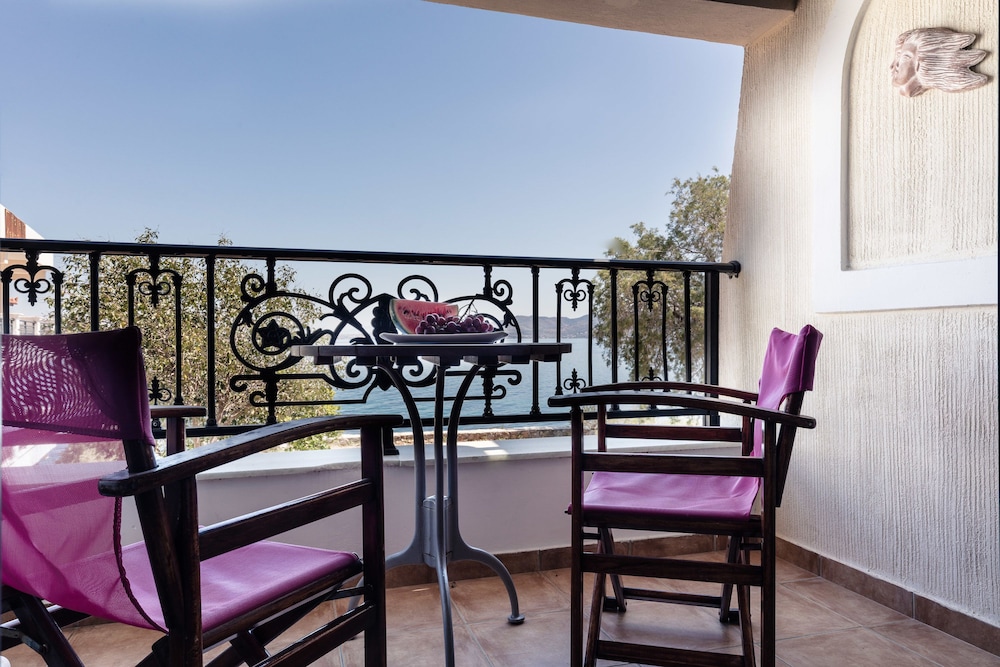 Standard Double Room, Partial Sea View - Photo 10
