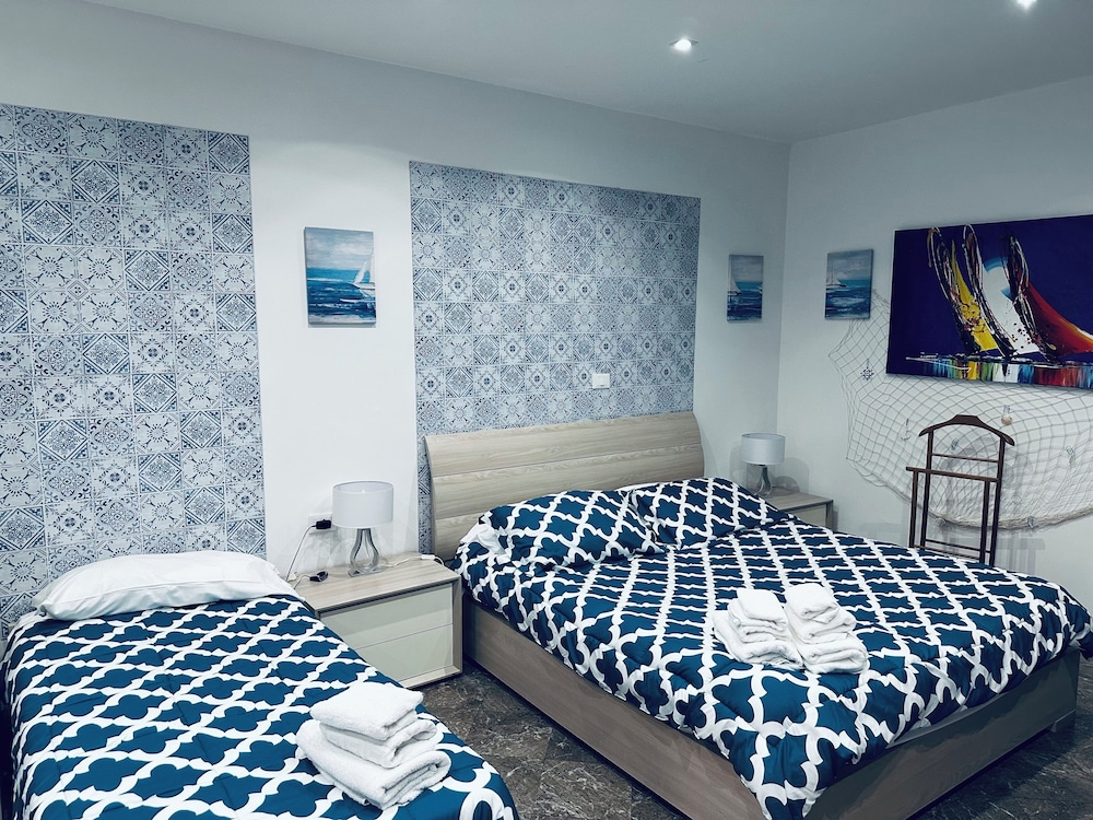 Deluxe Triple Room, Courtyard View, Annex Building photo 3