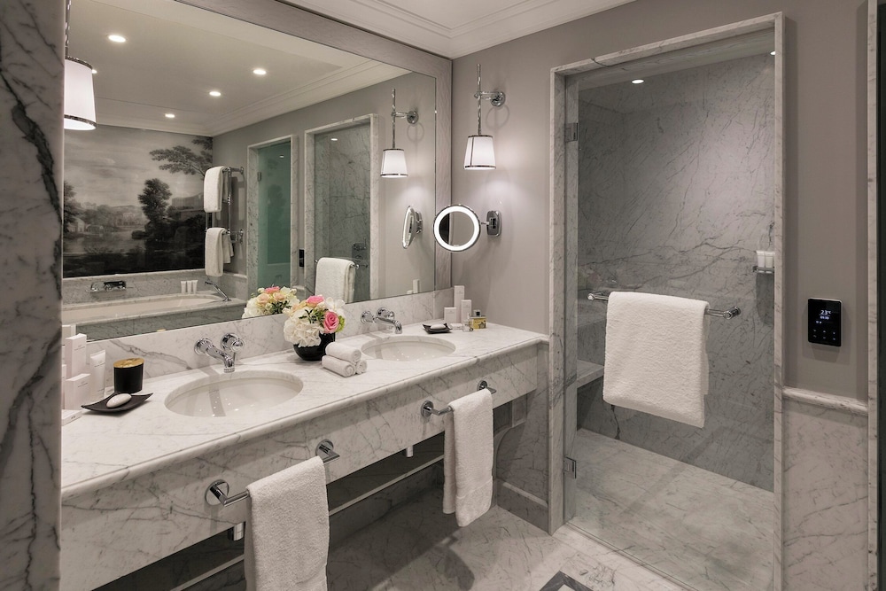 Suite (Harcourt) photo