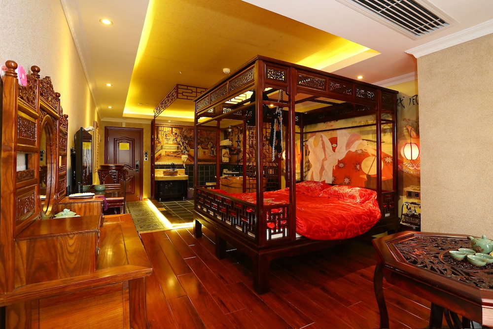 Elite Theme Featured Room