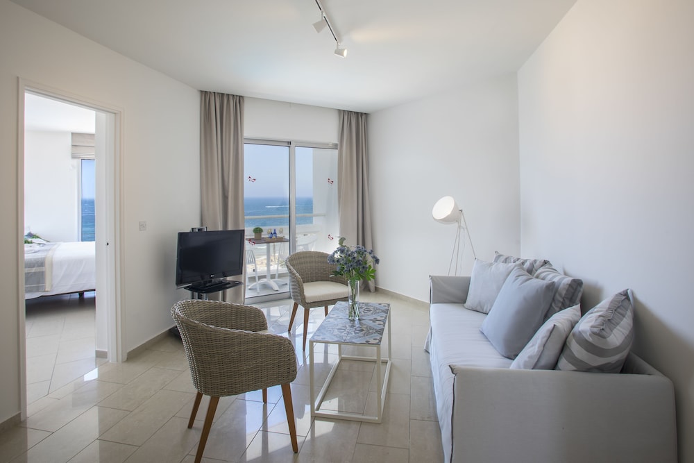 Superior Suite, Partial Sea View