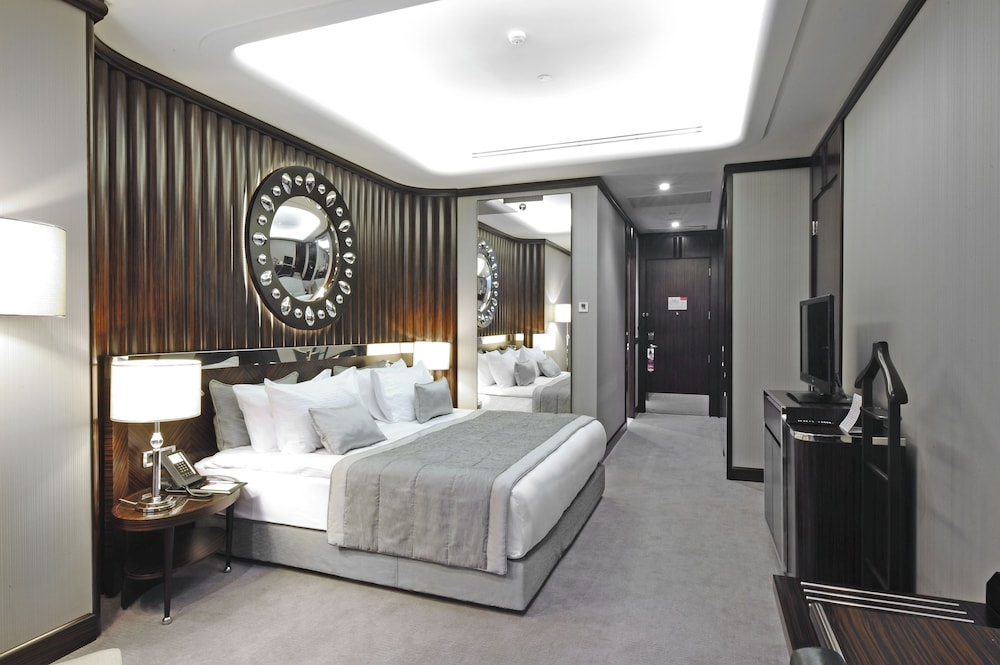 Standard Room, 1 King Bed, Club Lounge Access (High Floor) - Photo 2