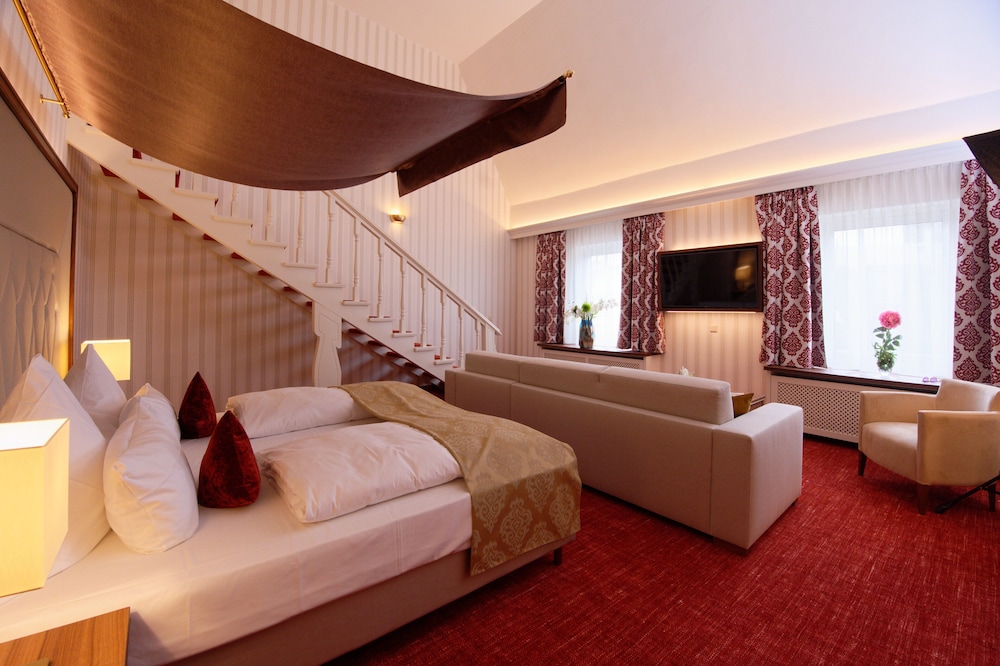 Comfort Duplex, Multiple Beds - Photo 4