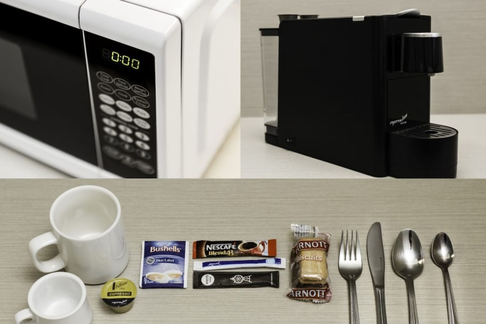 Standard Room, Non Smoking, Kitchenette (Queen + Single) thumbnail 5