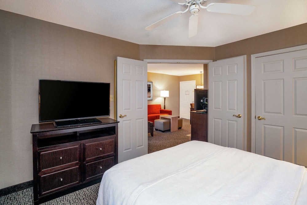 Suite, 1 Queen Bed, Accessible (Hearing) - Photo 4
