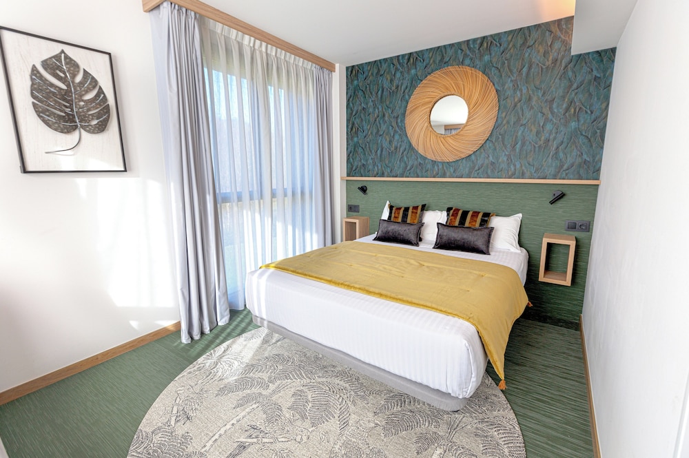 Design Double Room, 1 Queen Bed, Mountain View, Garden Area - Photo 7