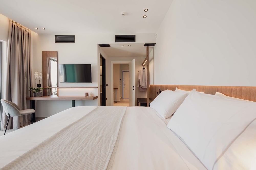 Luxury Apartment, 3 Bedrooms, Private Pool, Sea View