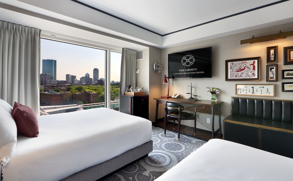 Grand Room, 2 Queen Beds, City View