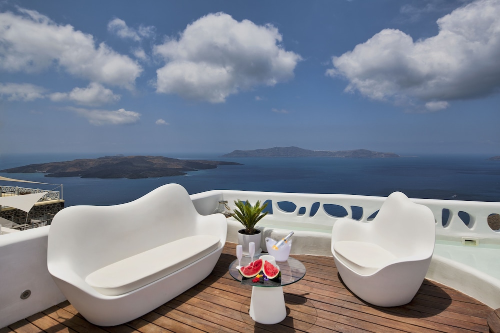 Royal Suite with Outdoor Hot Tub - Photo 15