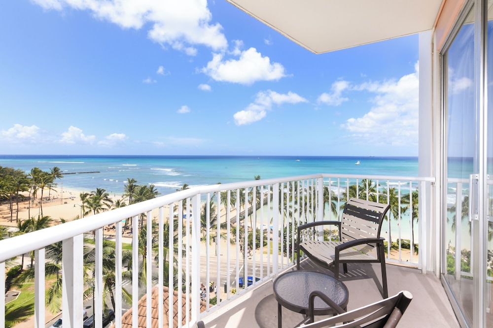Room, 1 King Bed, Corner (Ocean Front) - Photo 2