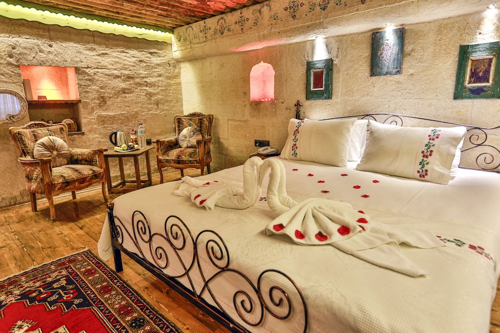 Deluxe Suite, Jetted Tub, Valley View