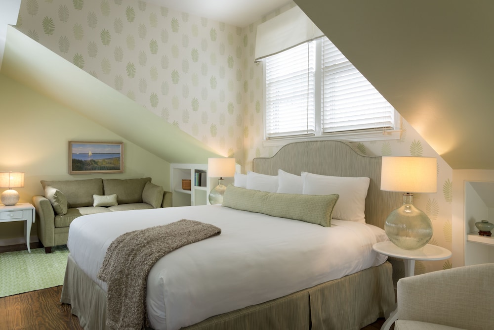 Premium Room, 1 King Bed with Sofa bed