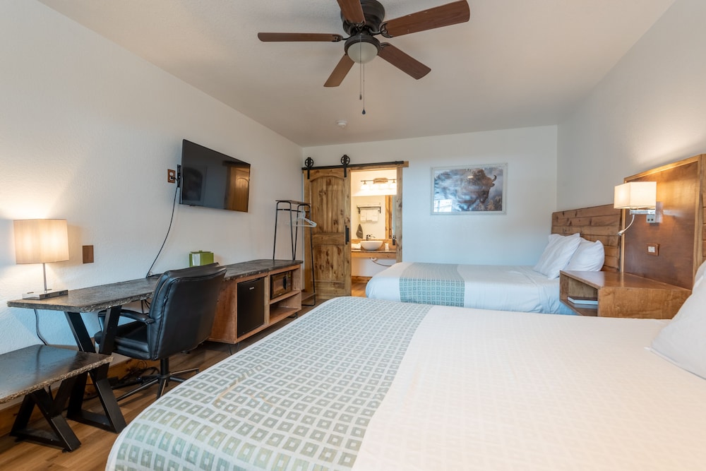 Deluxe Double Room, 2 Queen Beds photo 2