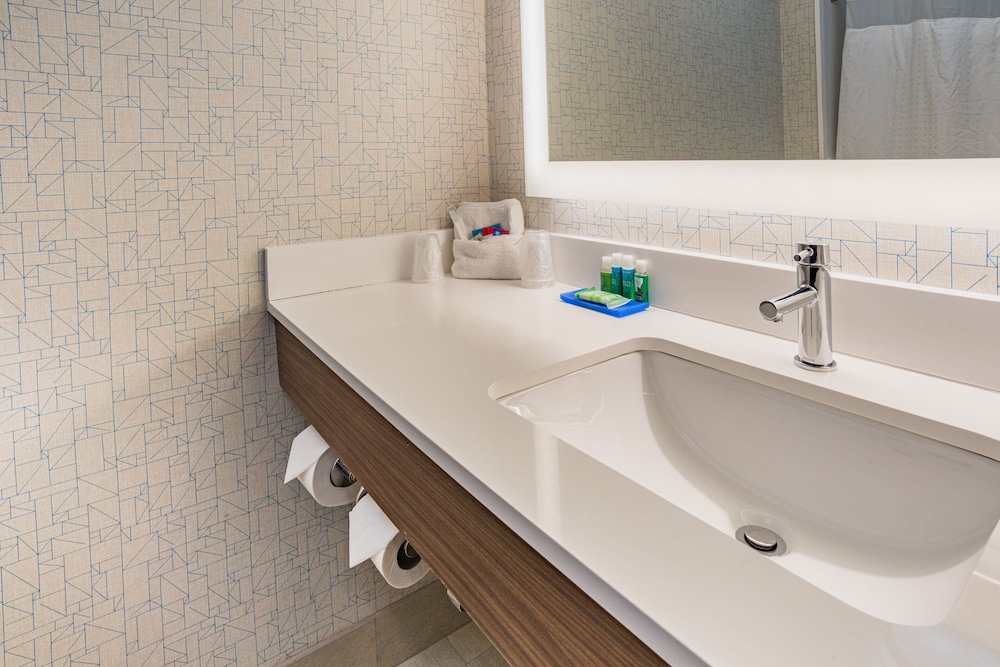 Suite, 2 Queen Beds - Photo 3