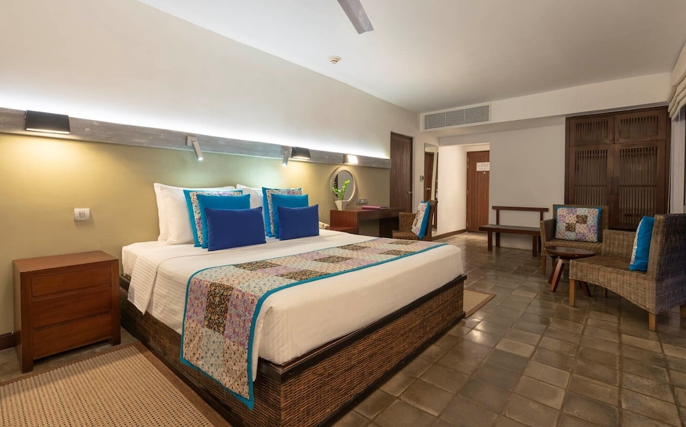 Deluxe King Room with Balcony - Discounts (10% on Food and Beverage, 15% on SPA) photo 3