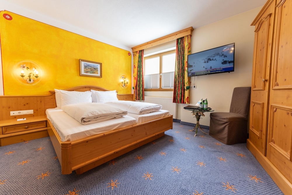 Basic Double Room, 1 Queen Bed