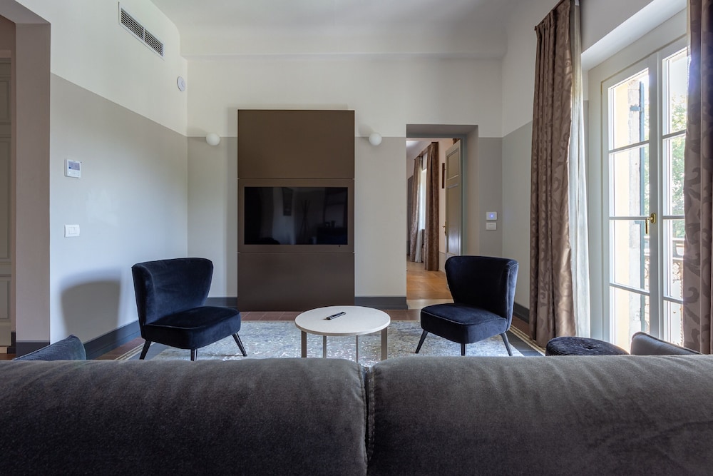 Two-Bedroom Suite Camelia - Photo 13