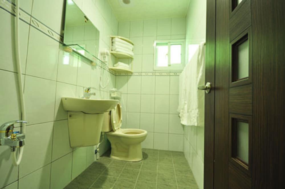 Signature Quadruple Room photo 2