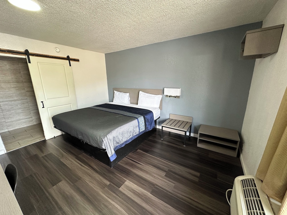 Room, 1 King Bed, Non Smoking