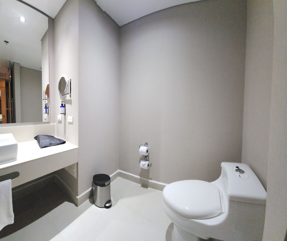 Room, 2 Double Beds - Photo 6
