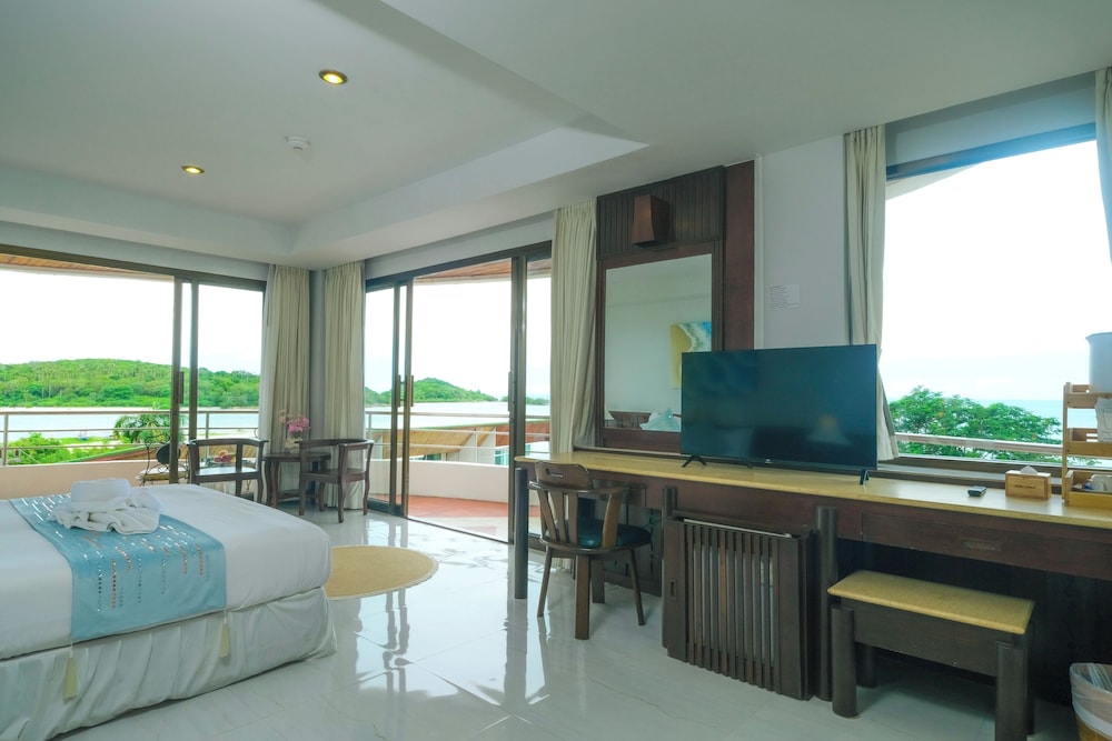 Deluxe Seaview - Photo 6